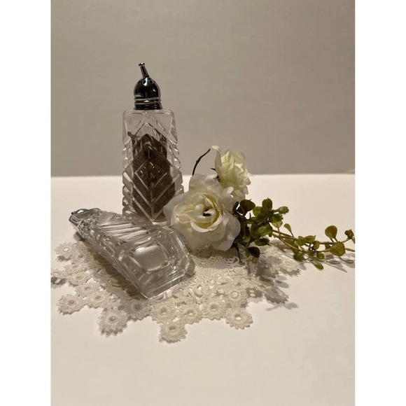 Crystal Salt And Pepper Shakers Vintage - Picture 1 of 1